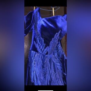 Very pretty navy blue color size 6